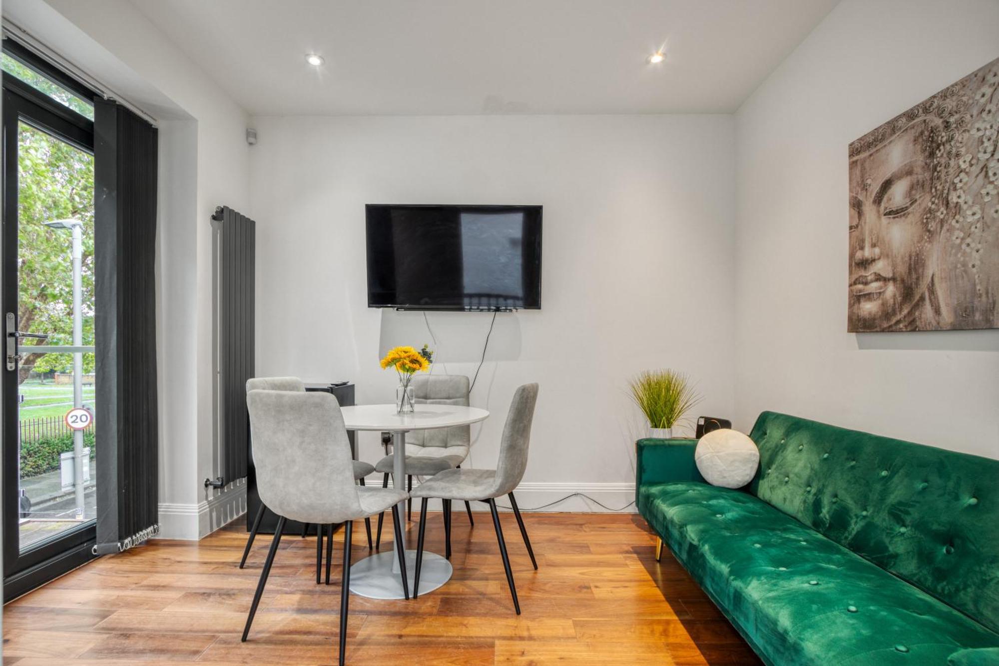 2 Bed 2 Bath Balcony View Wimbledon Tennis * London