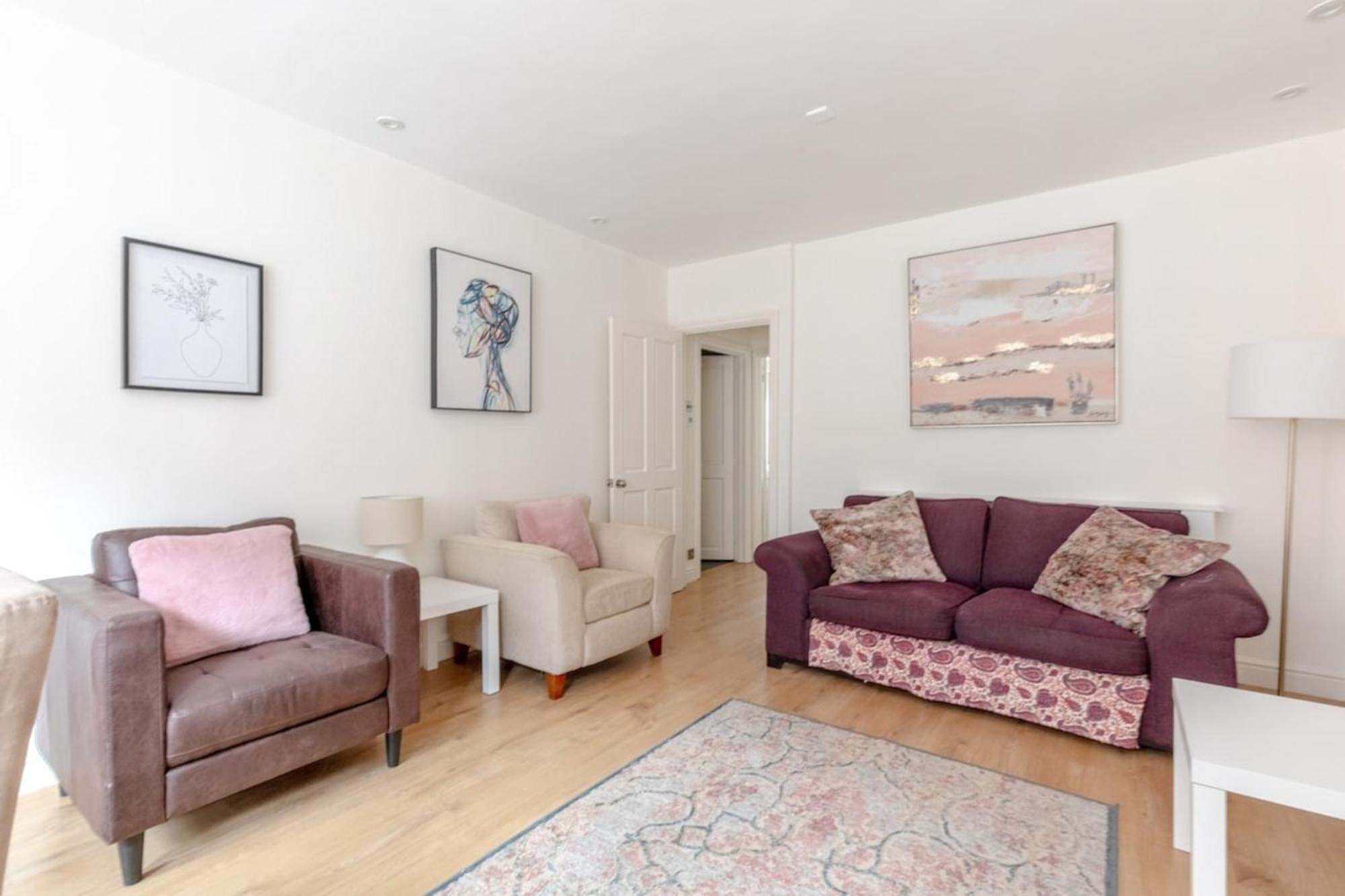 Beautifully Presented 2bd Flat Wpatio- Kensington