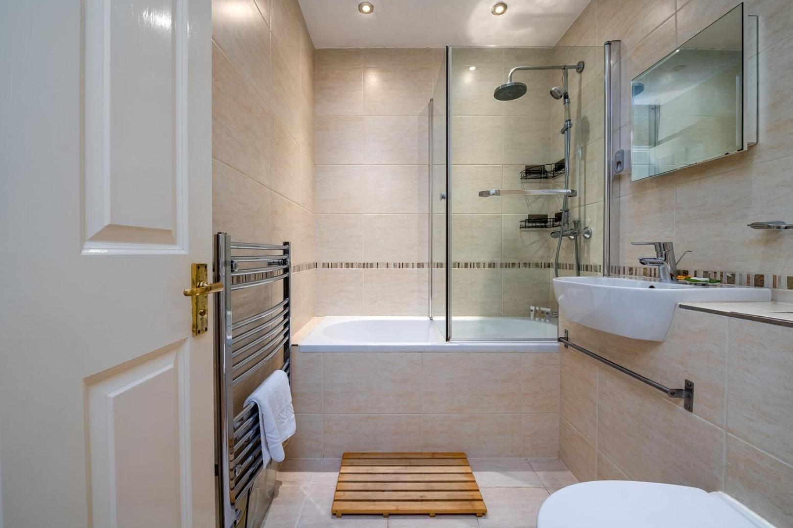 Guestready - Sunny Victoria Hall * London