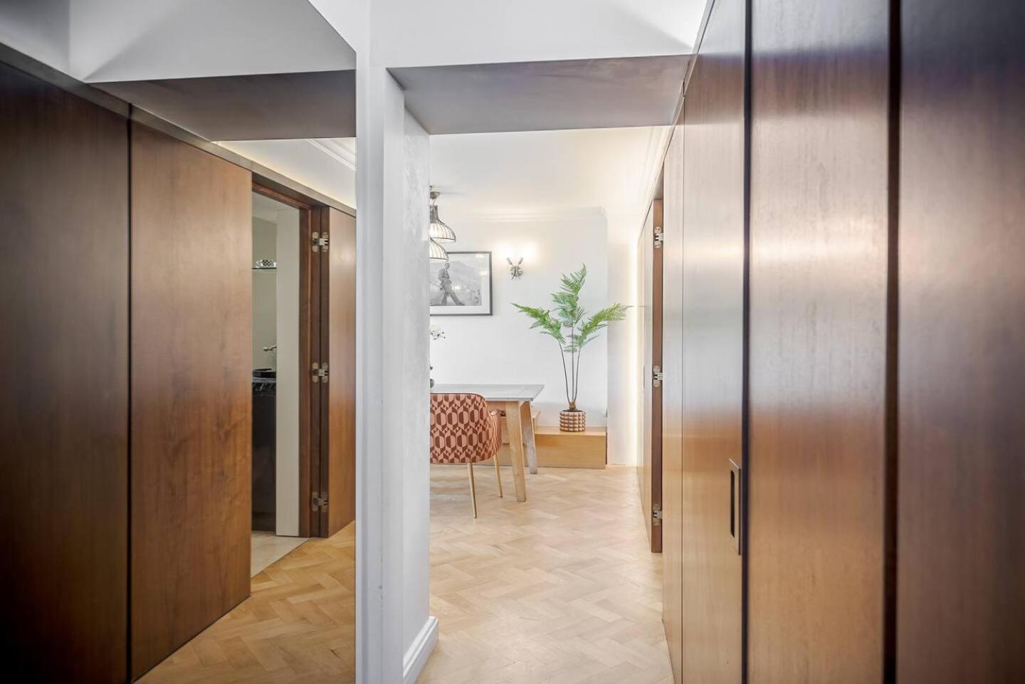 Elegant 2-Bed Flat With Stunning Harrods View Prime Knightsbridge * London
