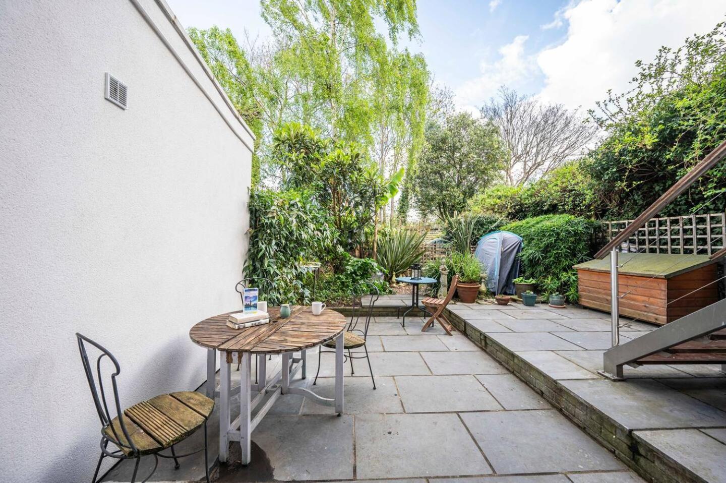 Apartamento Spacious 20min To Bridge Pass The Keys Londres