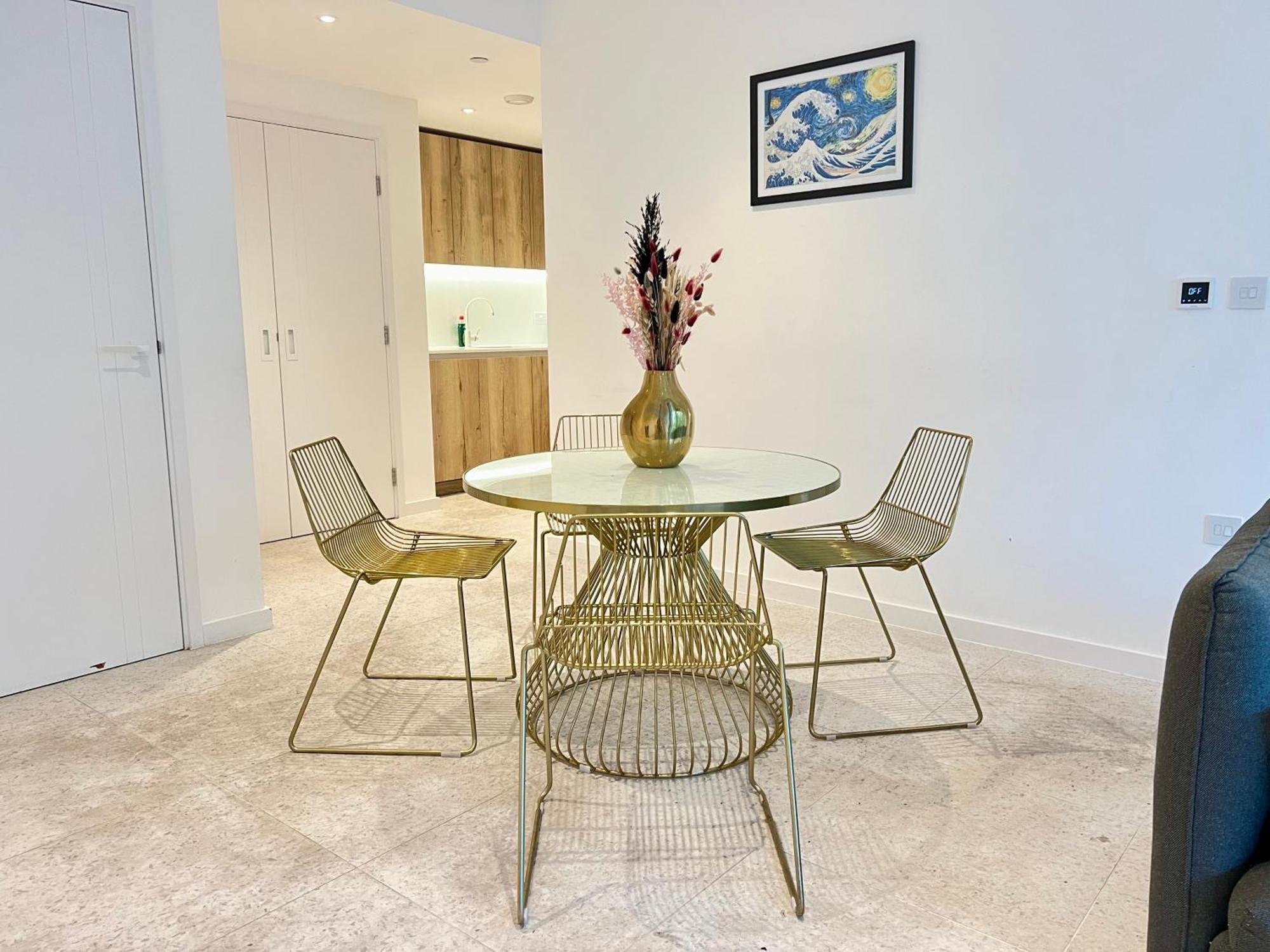 Whitechapel Superior Apartment