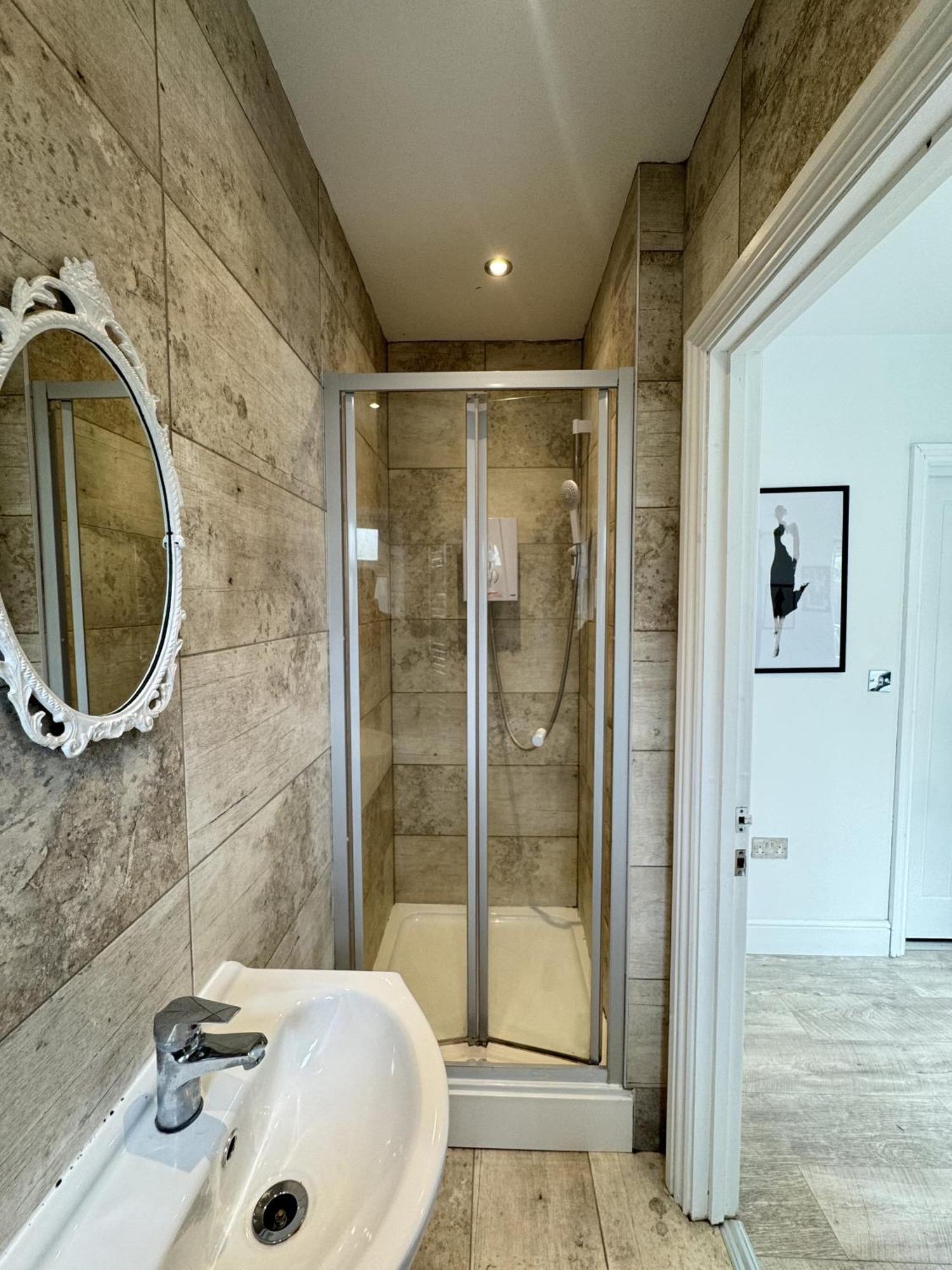En-suite Bedroom For Up To 4! Sofa Bed - Near Stratford Casa de hóspedes