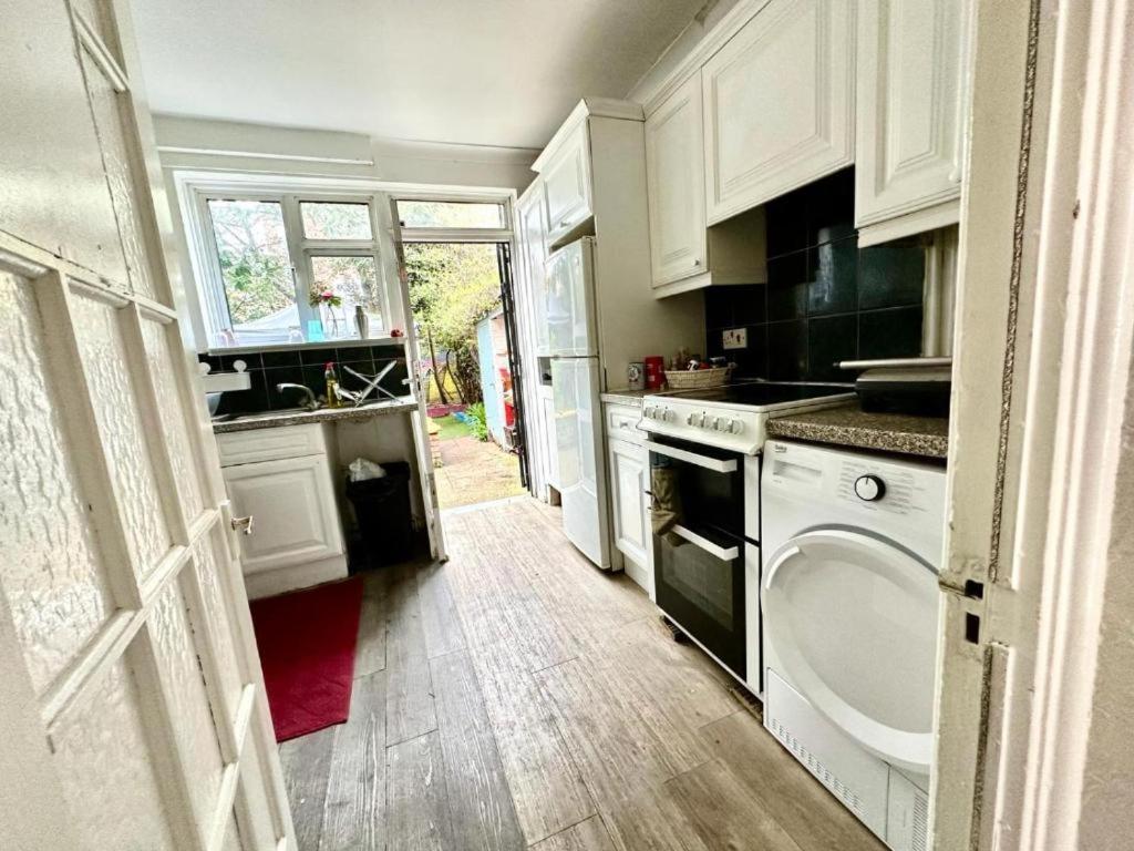Guest house Whitechapel Lindley House R2 *