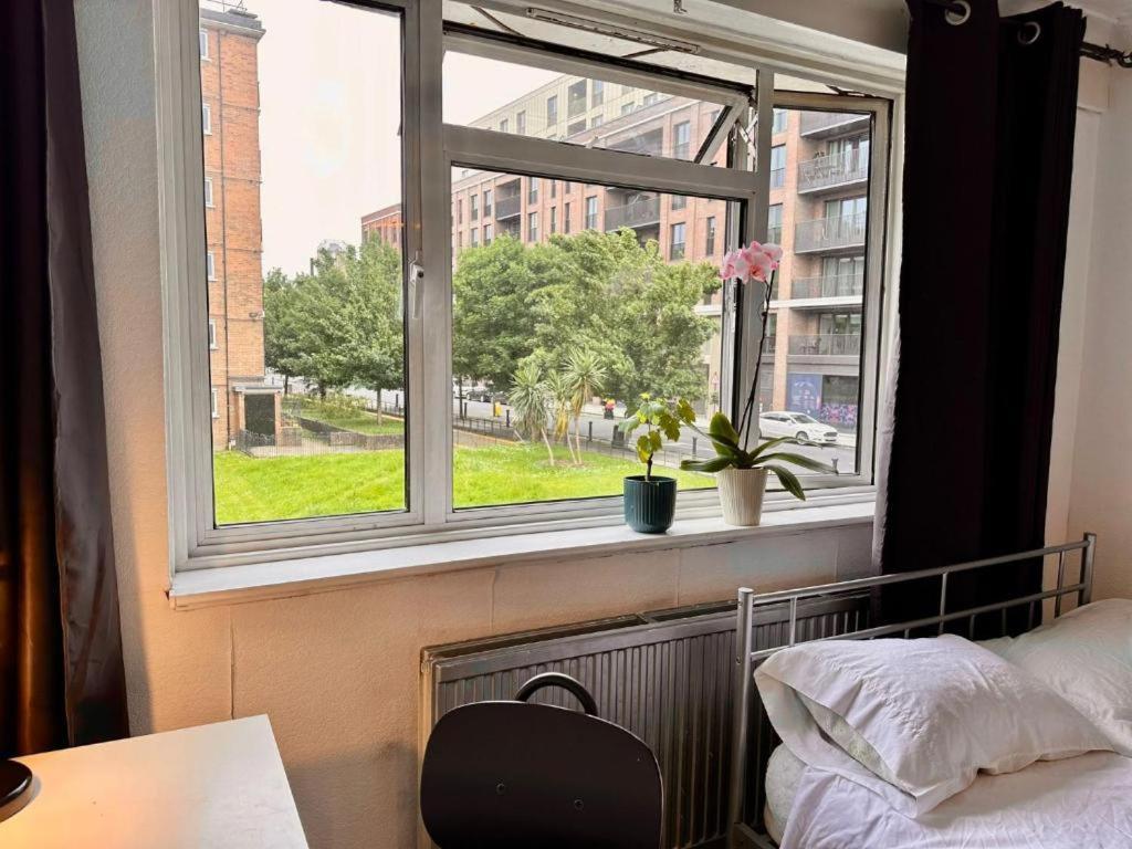 Whitechapel Lindley House R2 Guest house London