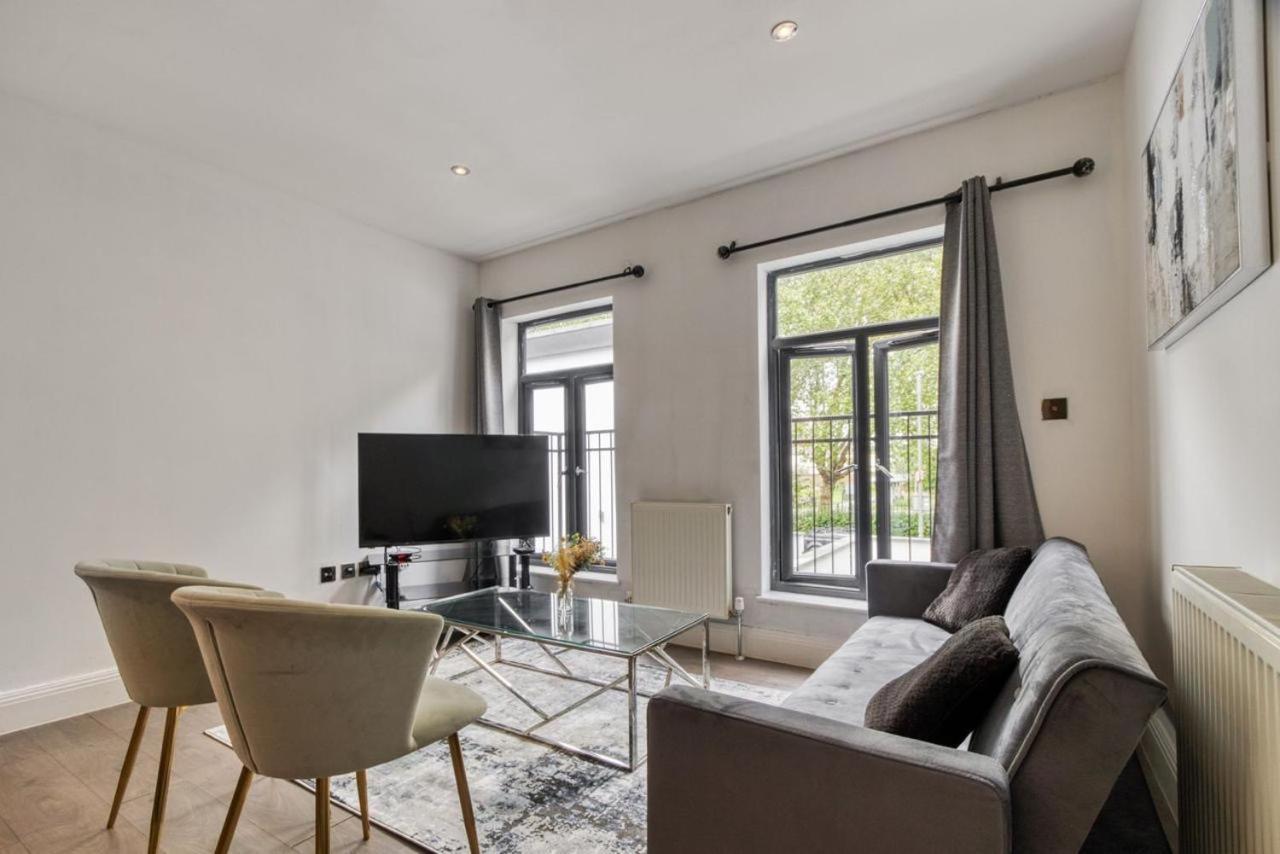 Luxurious Hidden Gem In Wandsworth Apartment *