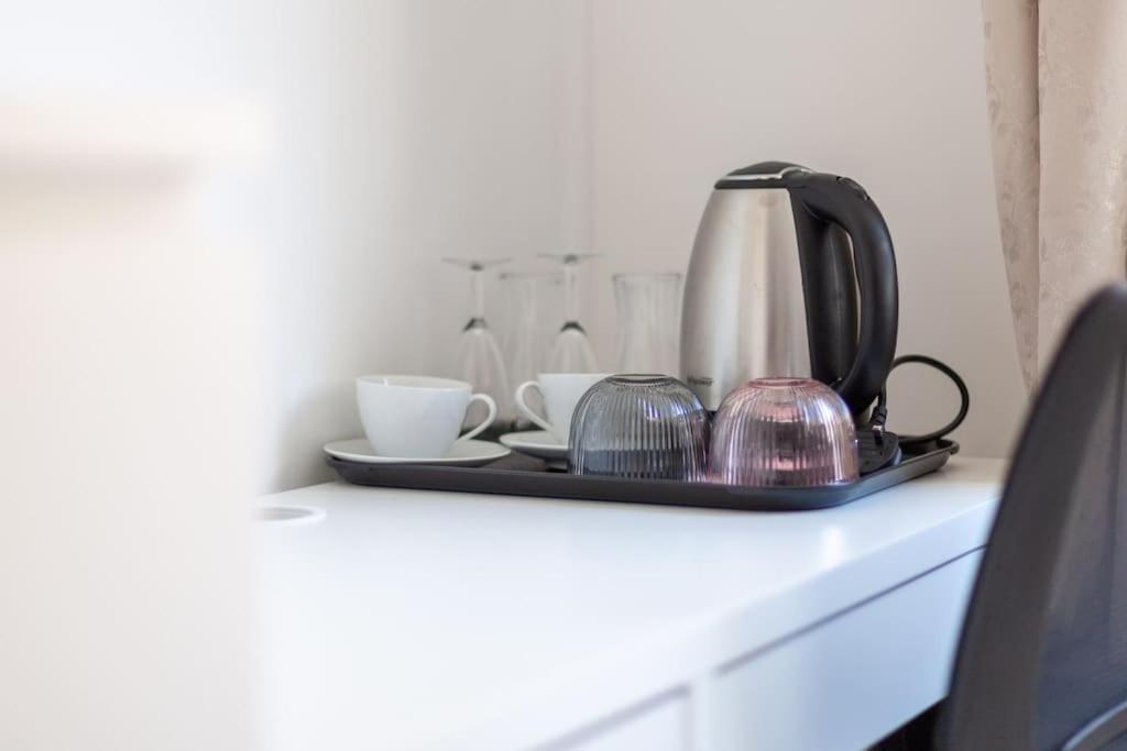 Stunning 5-bedroom Retreat In The Heart Of Apartamento Londres