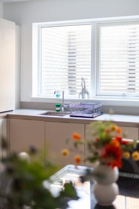 Apartamento Stunning 5-bedroom Retreat In The Heart Of
