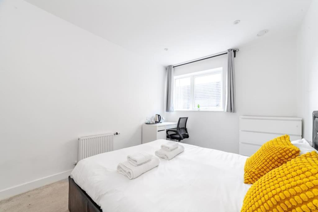 Apartamento Stunning 5-bedroom Retreat In The Heart Of