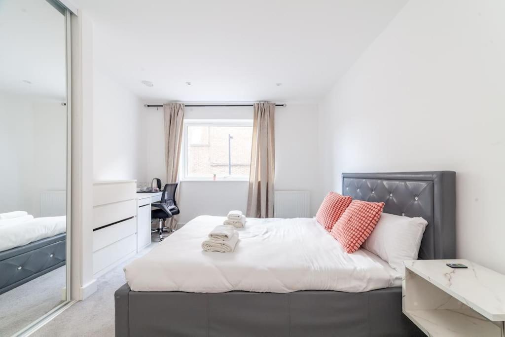 Stunning 5-bedroom Retreat In The Heart Of Apartamento Londres