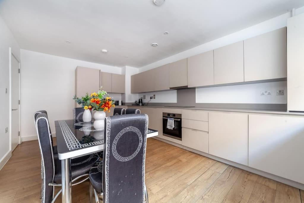 Stunning 5-bedroom Retreat In The Heart Of Londres