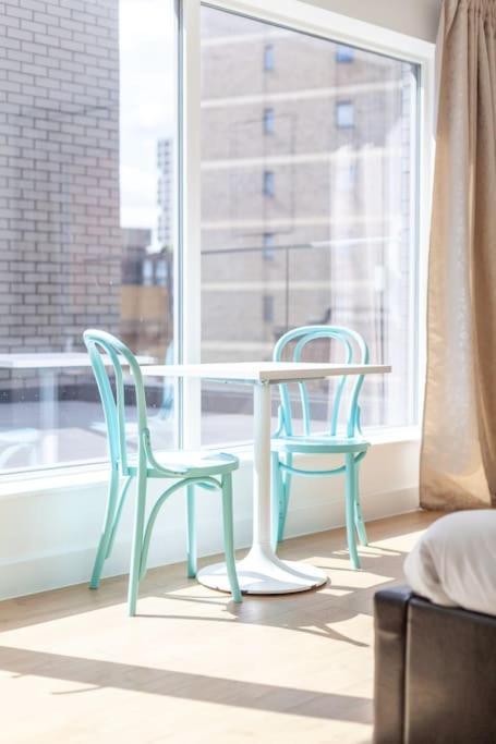 Apartamento Stunning 5-bedroom Retreat In The Heart Of