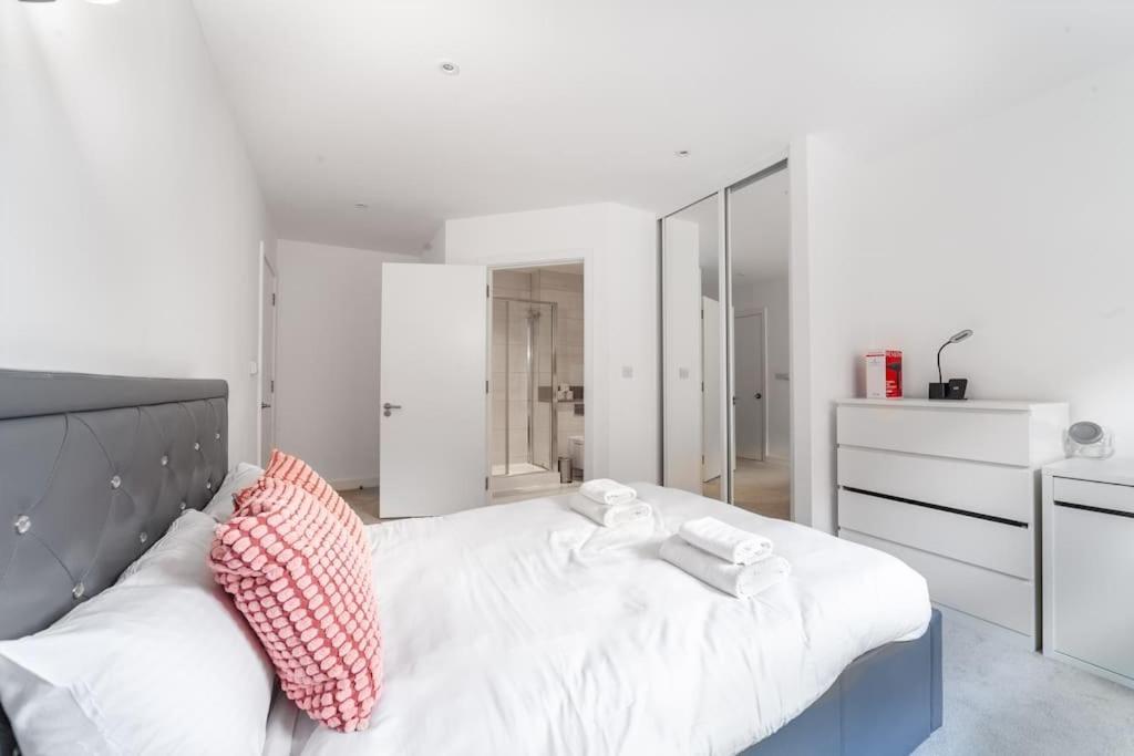 Stunning 5-bedroom Retreat In The Heart Of Apartamento *