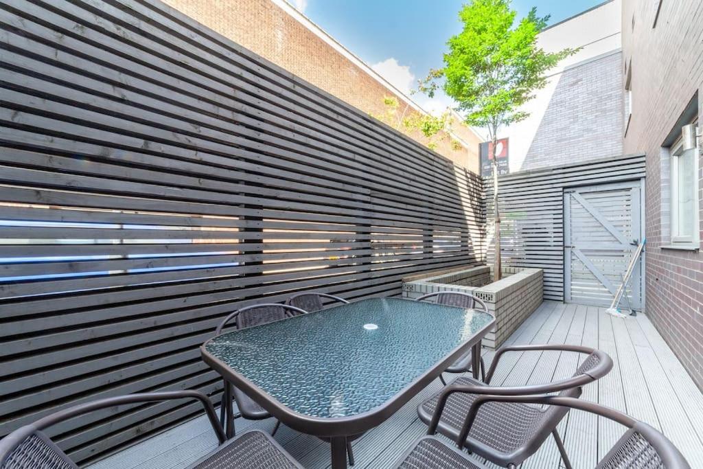 Stunning 5-bedroom Retreat In The Heart Of Apartamento Londres