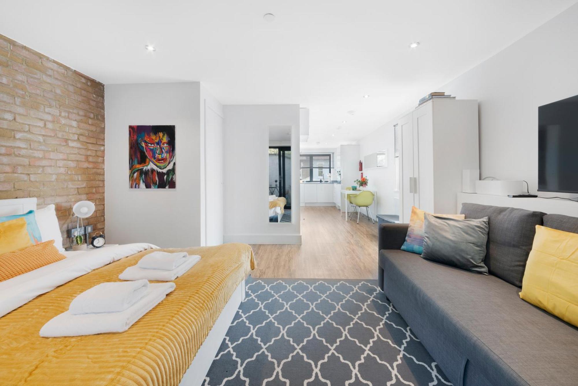 Manor House By Morethanstays Apartment London