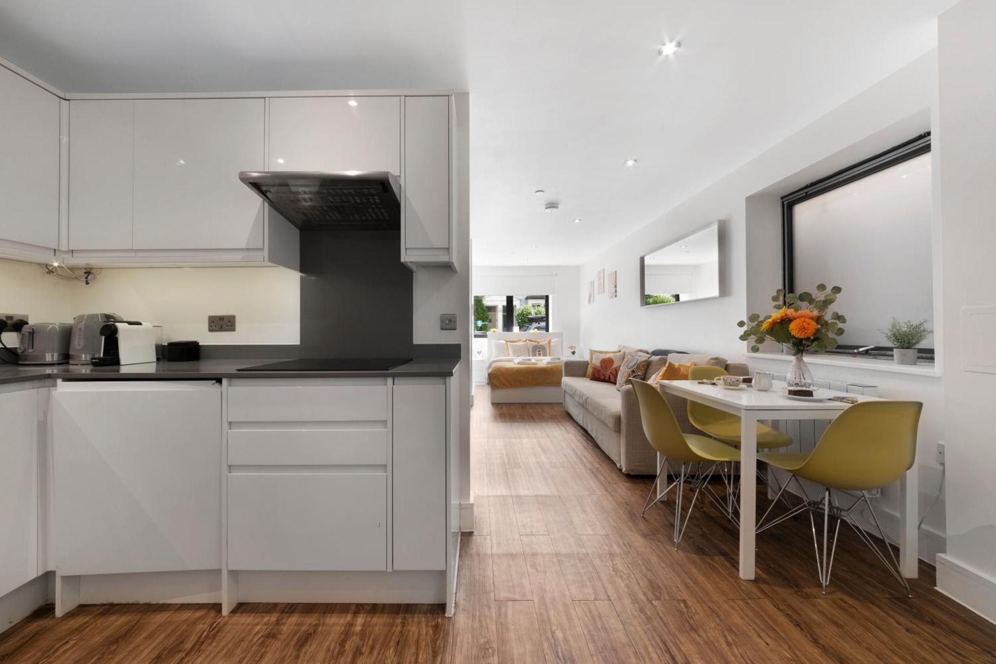 Manor House By Morethanstays Apartment London
