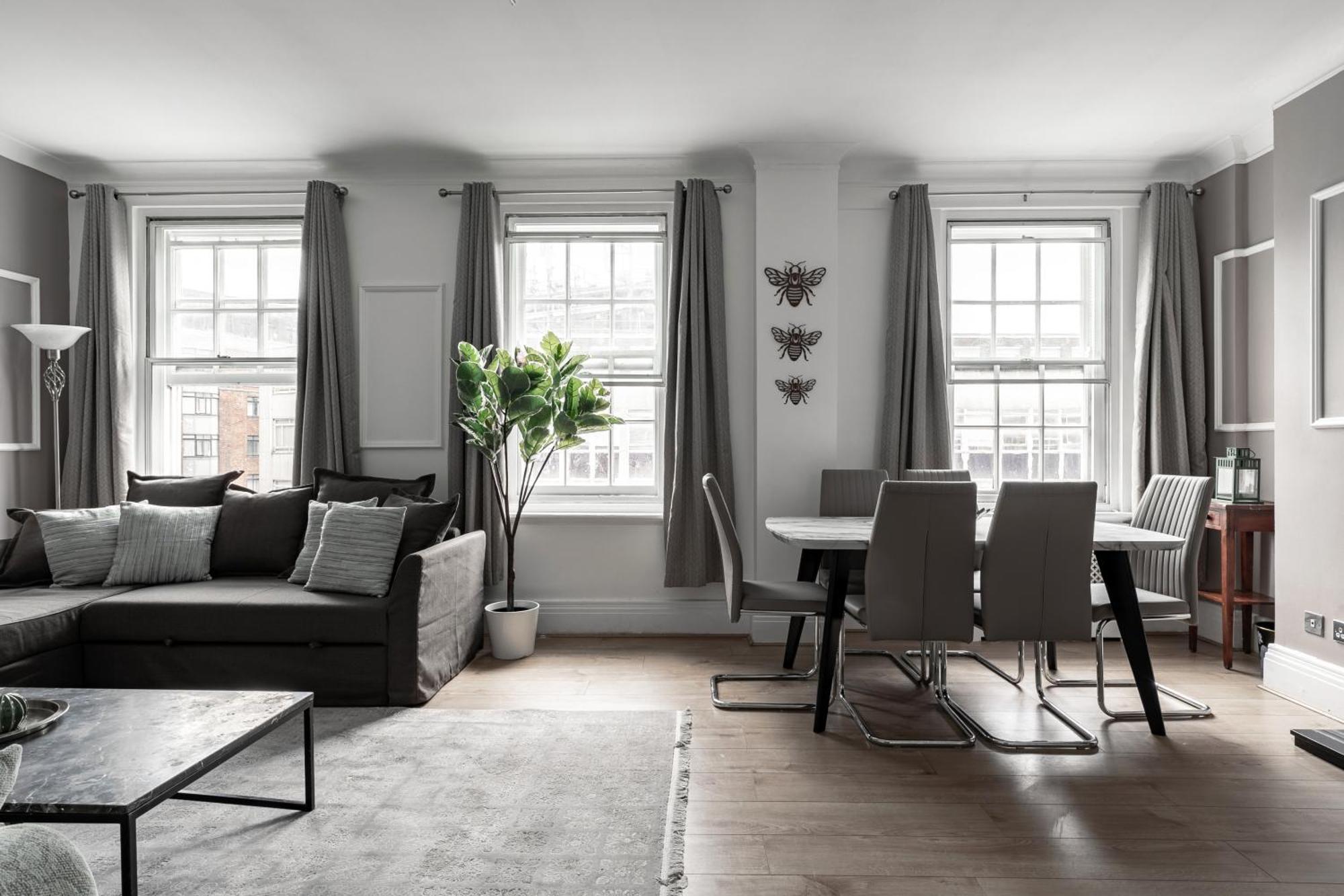 Marble Arch Apartment *