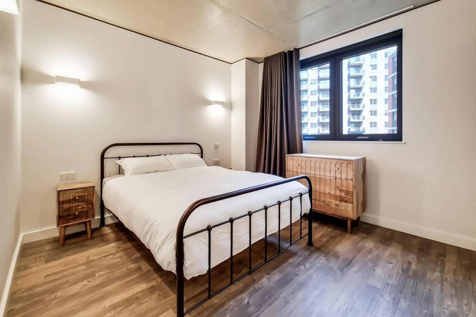Botanical-inspired At Repton Gardens Right In The Heart Of Wembley Park Apartment London