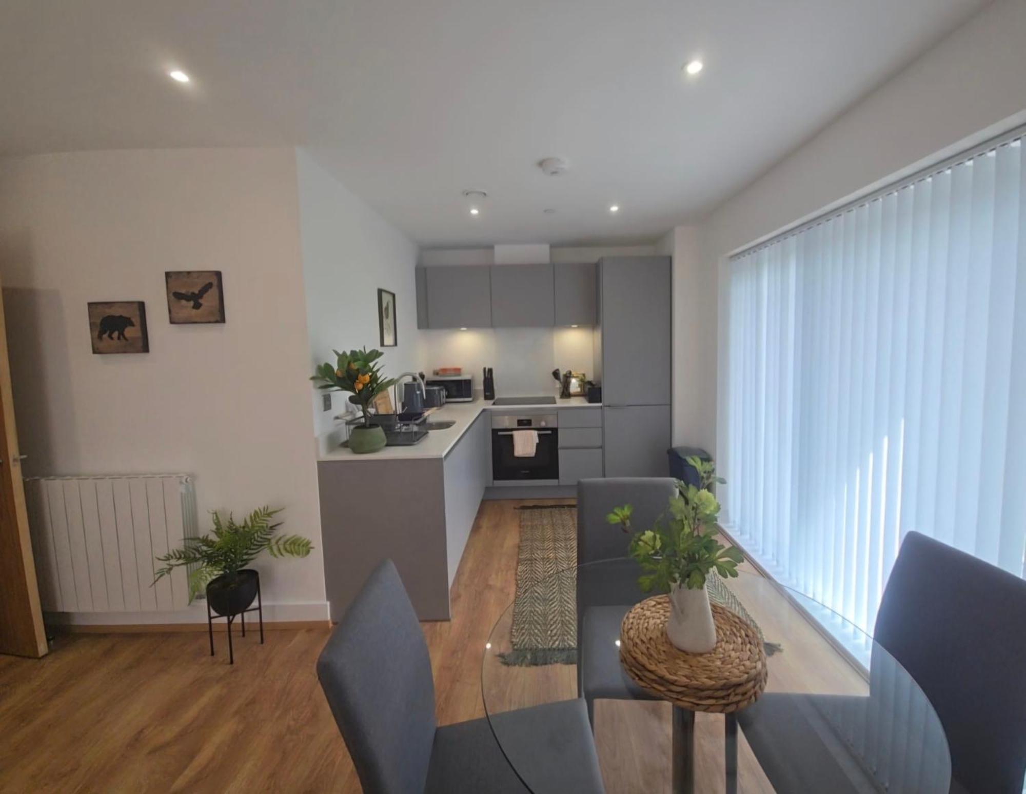 Snuggle Inn: Riverside With Thames Views Apartment London
