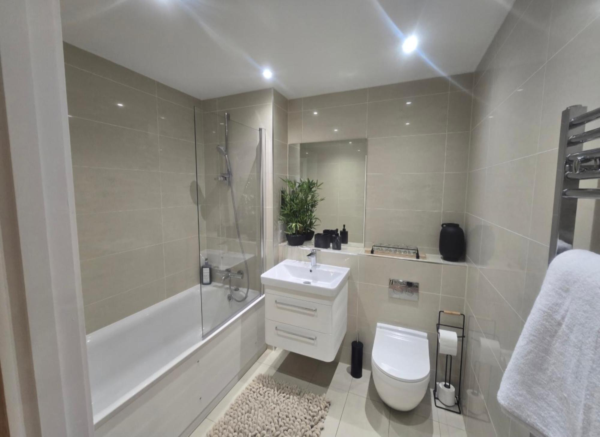 Apartment Snuggle Inn: Riverside With Thames Views *