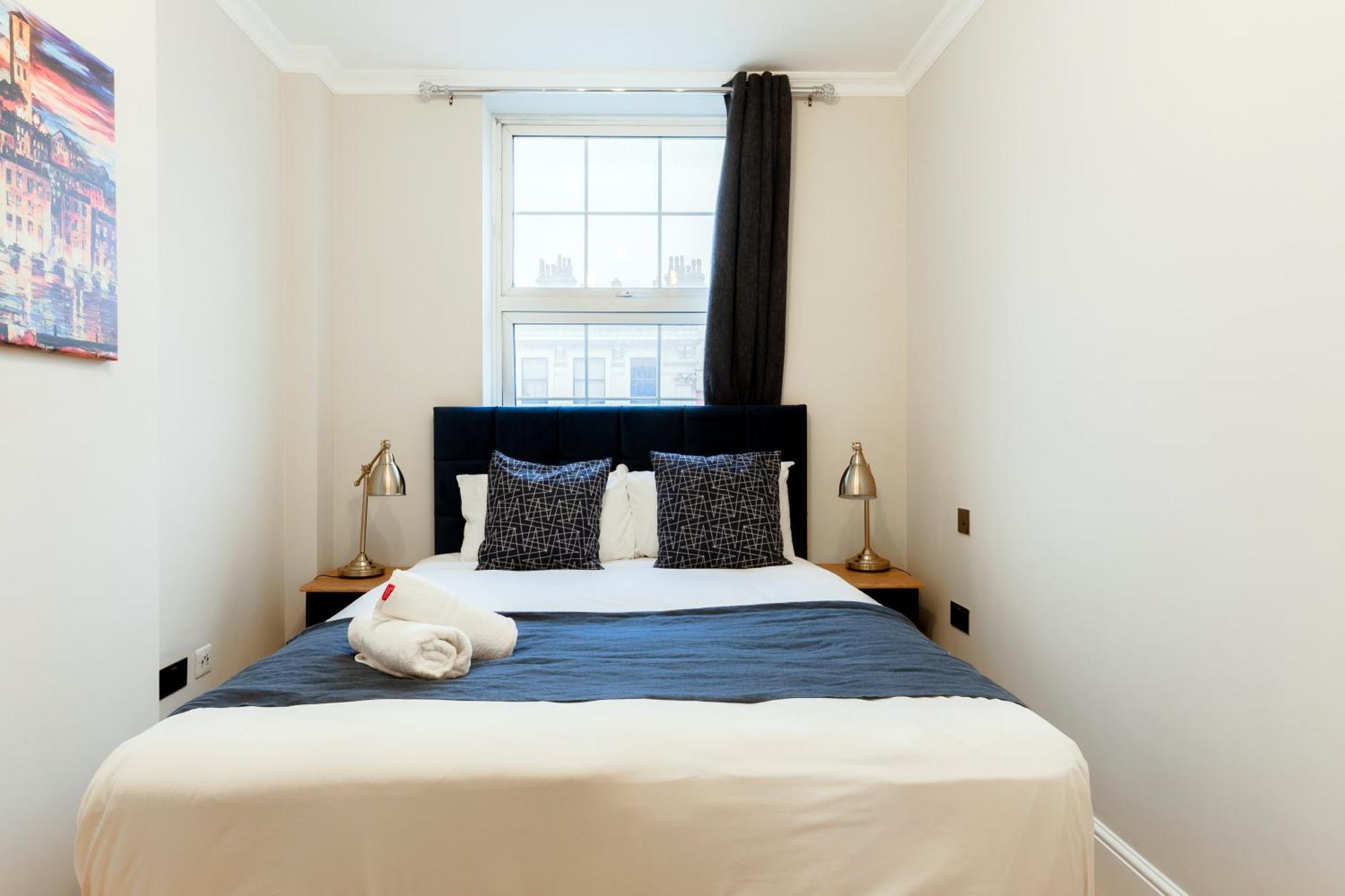 Bright Near Marble Arch And Hyde Park London