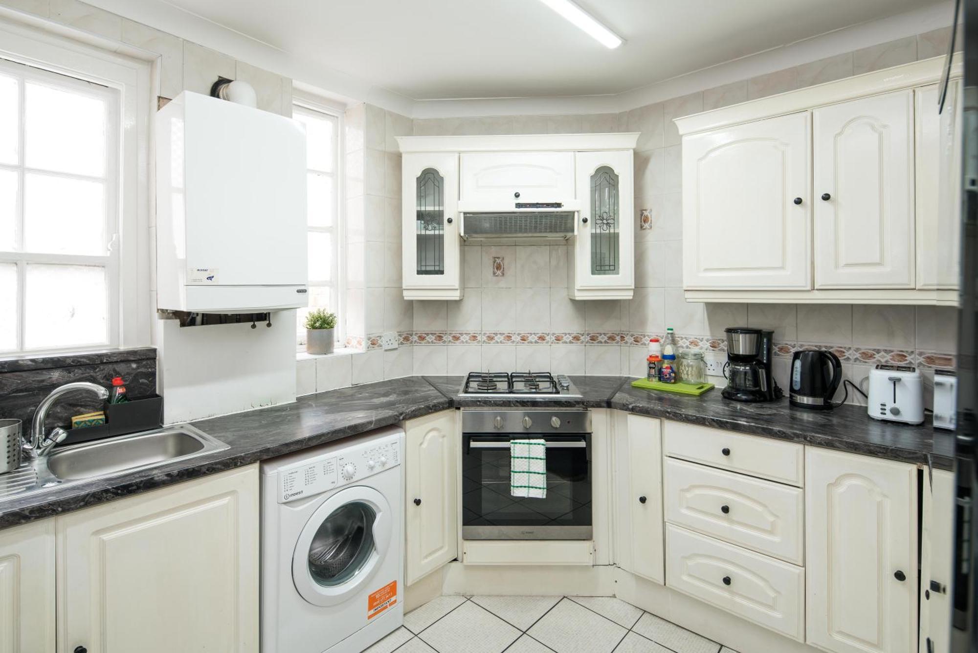 Gasthof Private Double Shared Bathroom Near Centre *