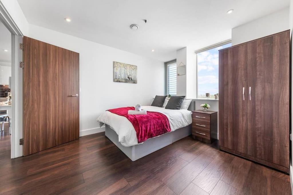 Apartment Sleep 7 20 Mins From Waterloo Bp65 London