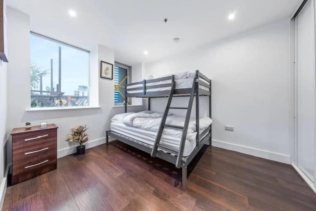 Sleep 7 20 Mins From Waterloo Bp65 * London