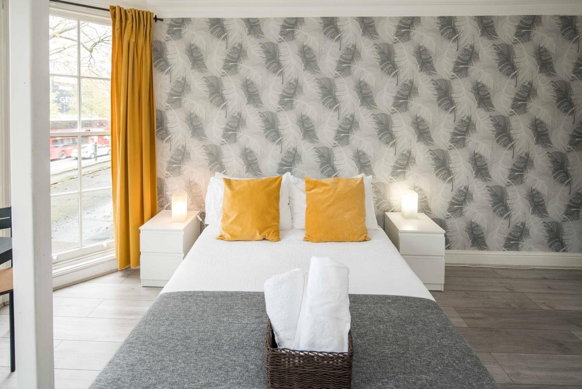 Private Double Shared Bathroom Near Centre Guest house London