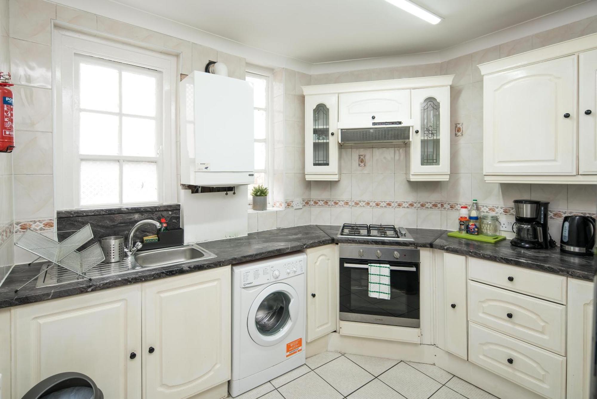 Gasthof Private Double Shared Bathroom Near Centre *