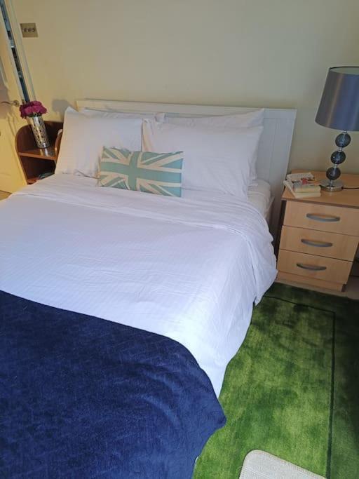 - Fulham Apartment