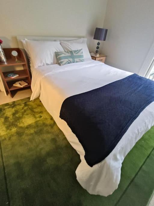 - Fulham Apartment *