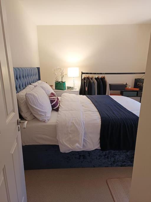 - Fulham Apartment