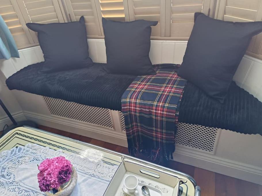 - Fulham Apartment