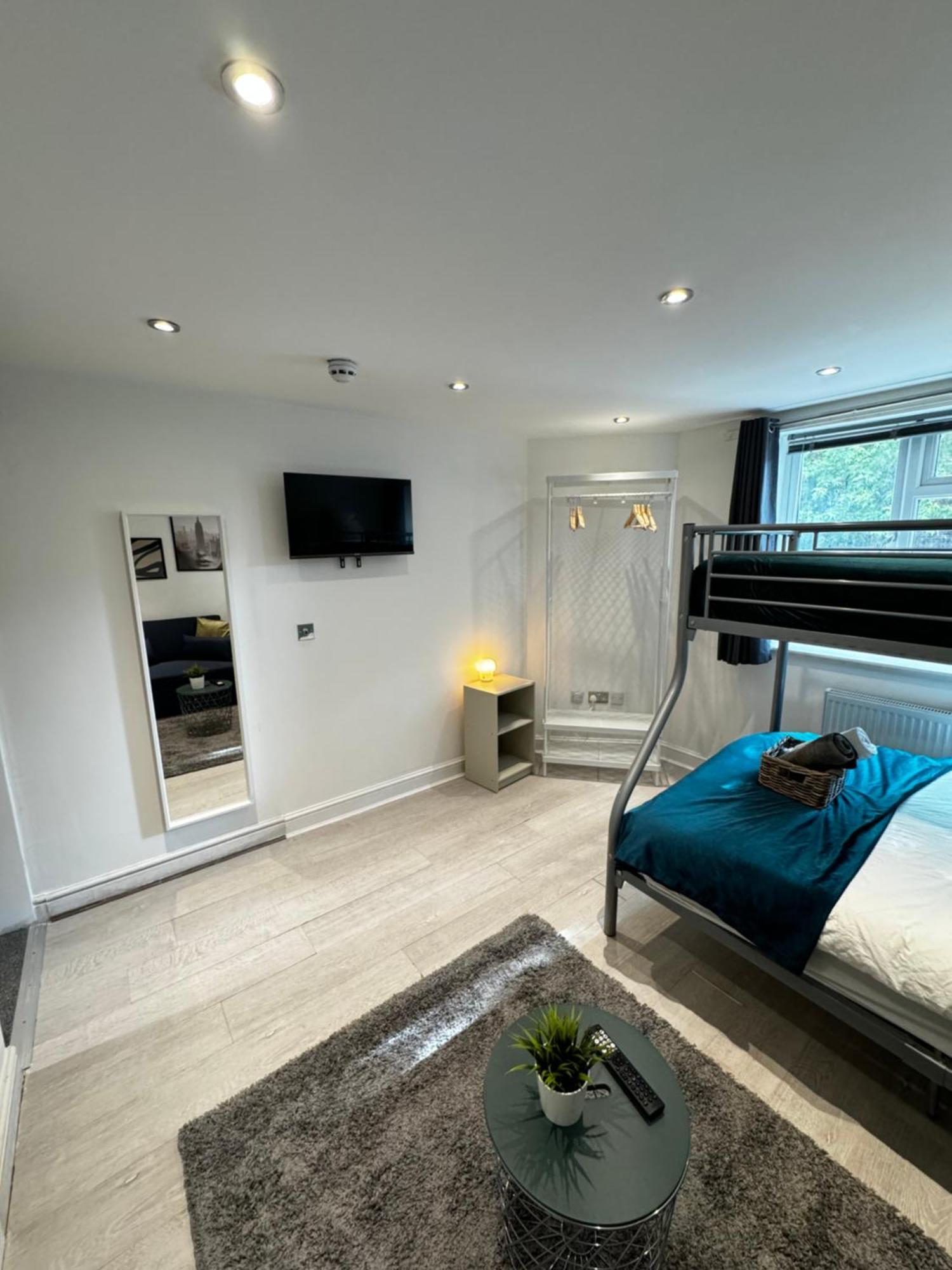En-suite Bedroom For Up To 4! Sofa Bed - Near Stratford Londres