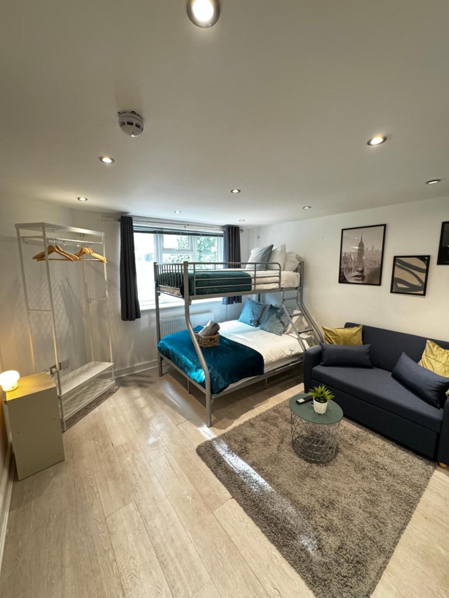 Casa de hóspedes En-suite Bedroom For Up To 4! Sofa Bed - Near Stratford *