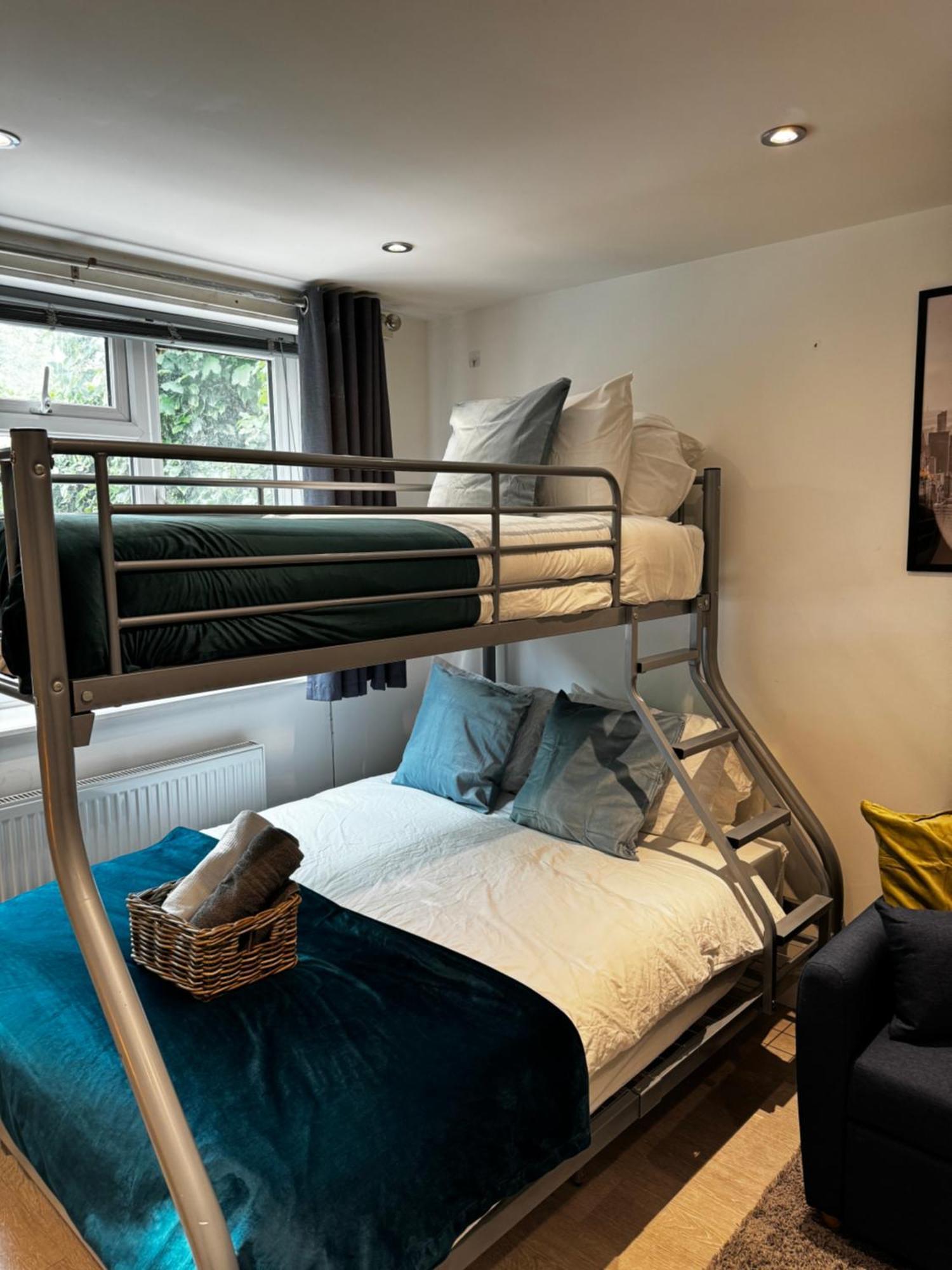 En-suite Bedroom For Up To 4! Sofa Bed - Near Stratford Casa de hóspedes Londres