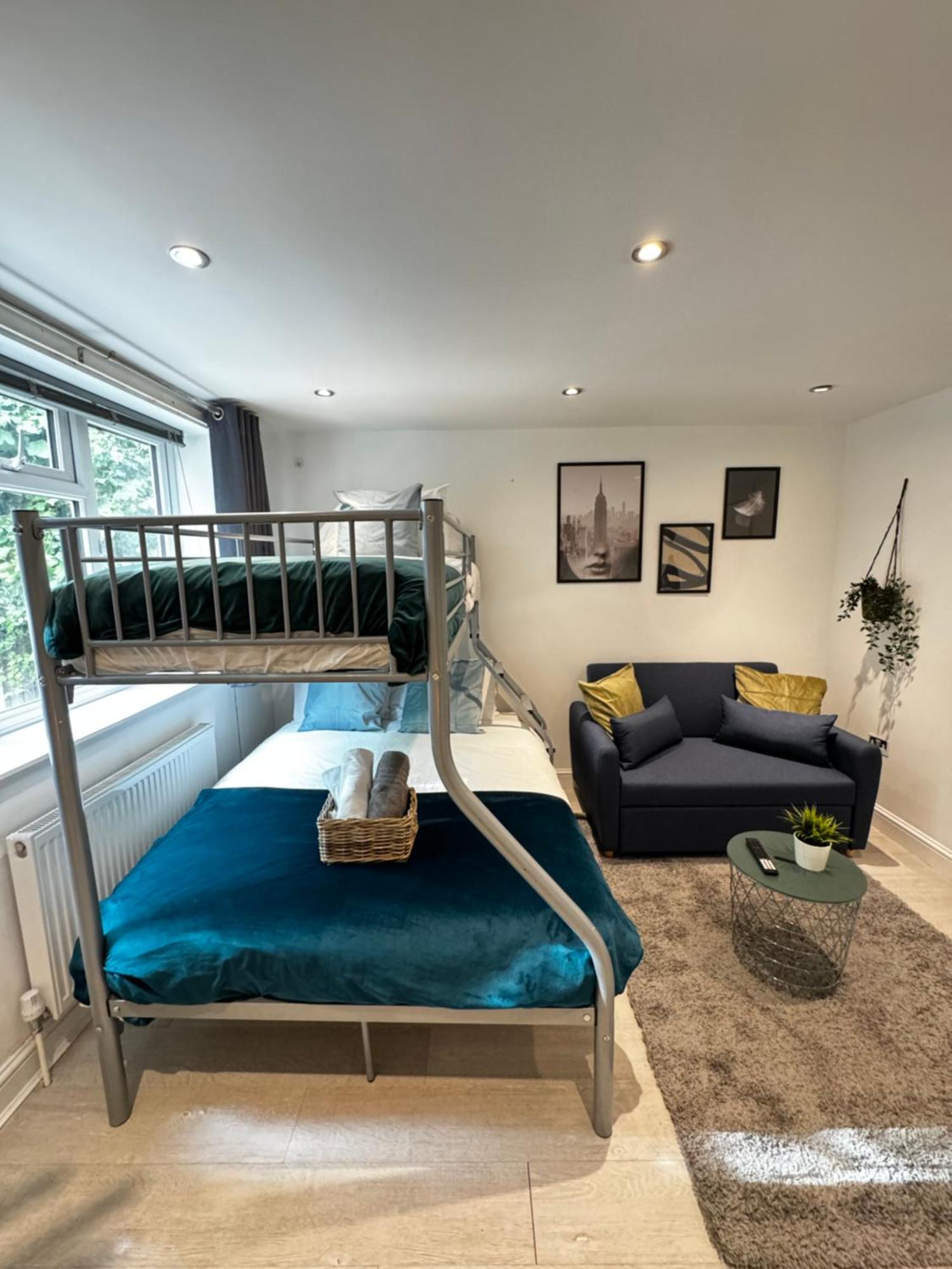 En-suite Bedroom For Up To 4! Sofa Bed - Near Stratford * Londres