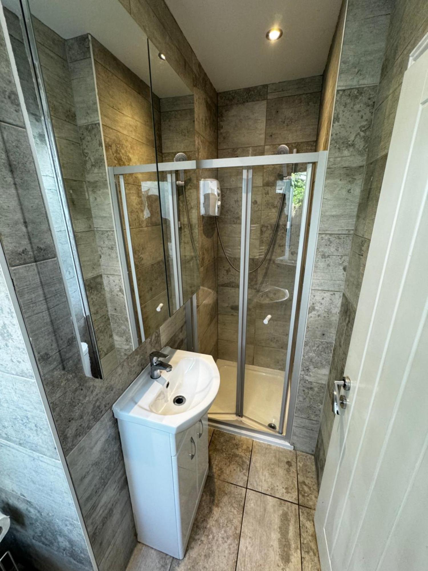 En-suite Bedroom For Up To 4! Sofa Bed - Near Stratford Casa de hóspedes