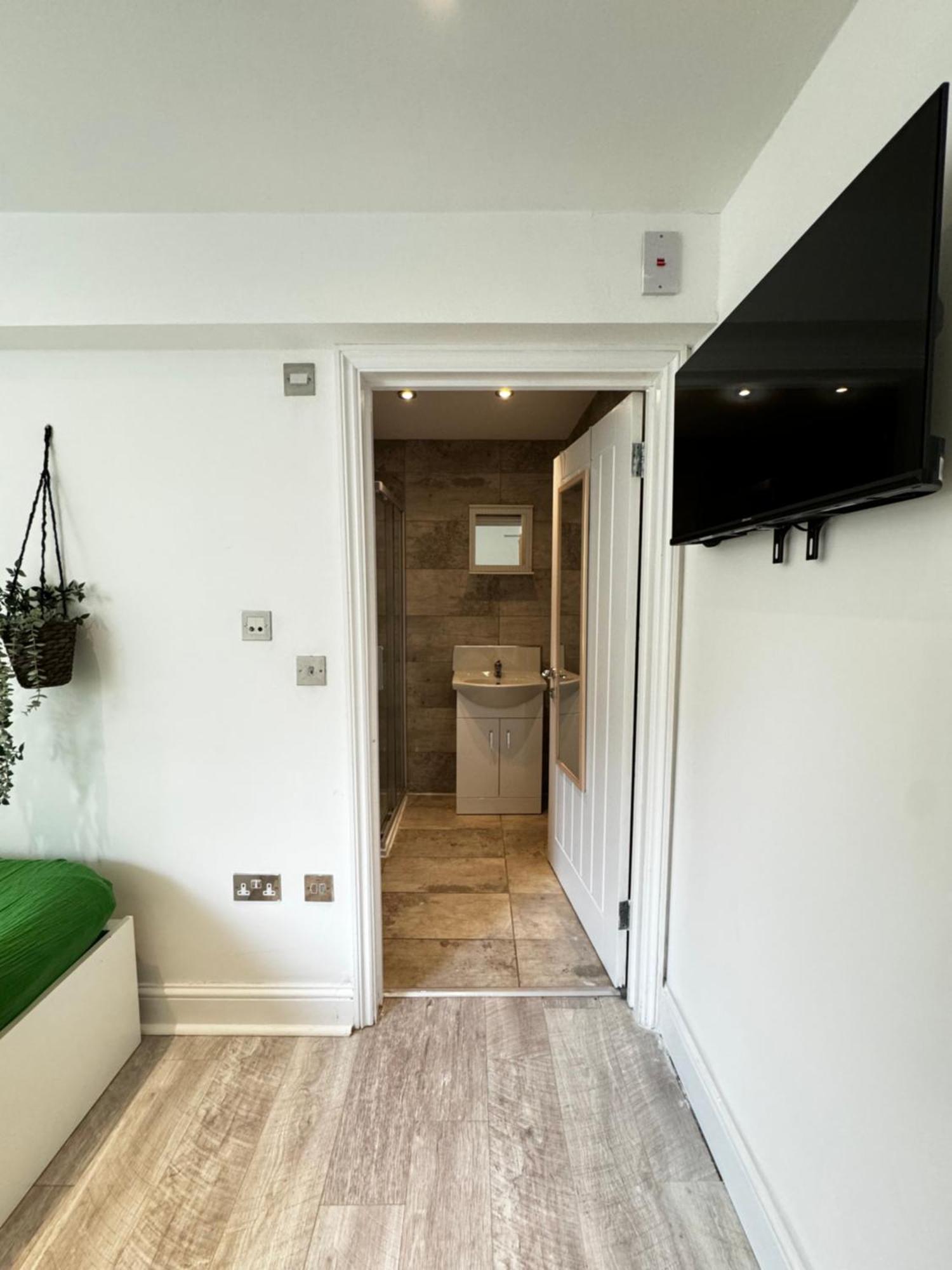 Casa de hóspedes En-suite Bedroom For Up To 4! Sofa Bed - Near Stratford Londres