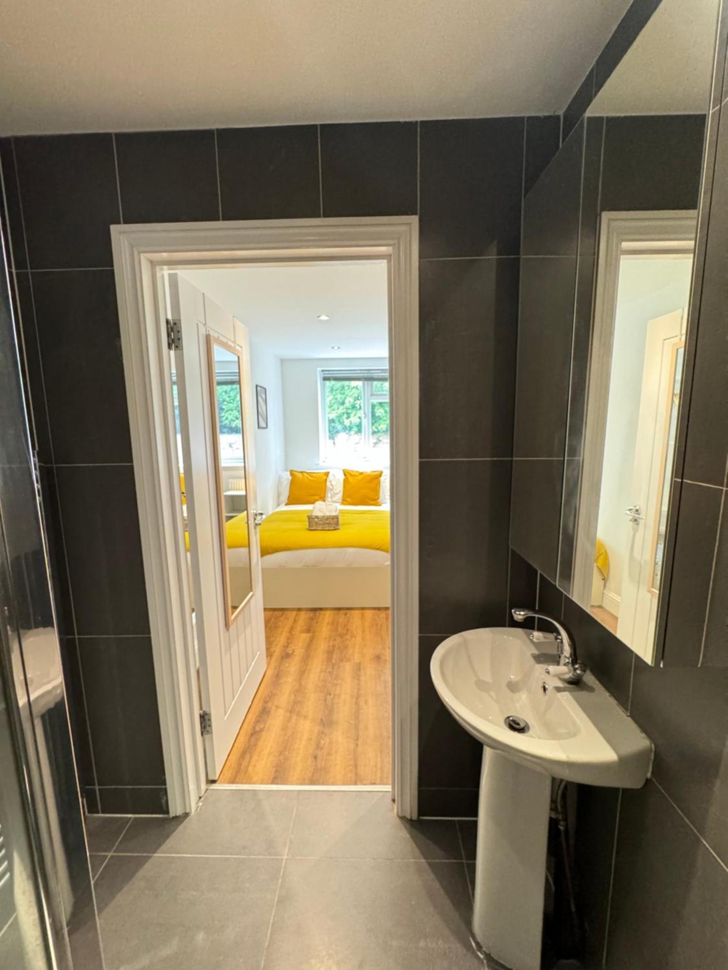 Casa de hóspedes En-suite Bedroom For Up To 4! Sofa Bed - Near Stratford *