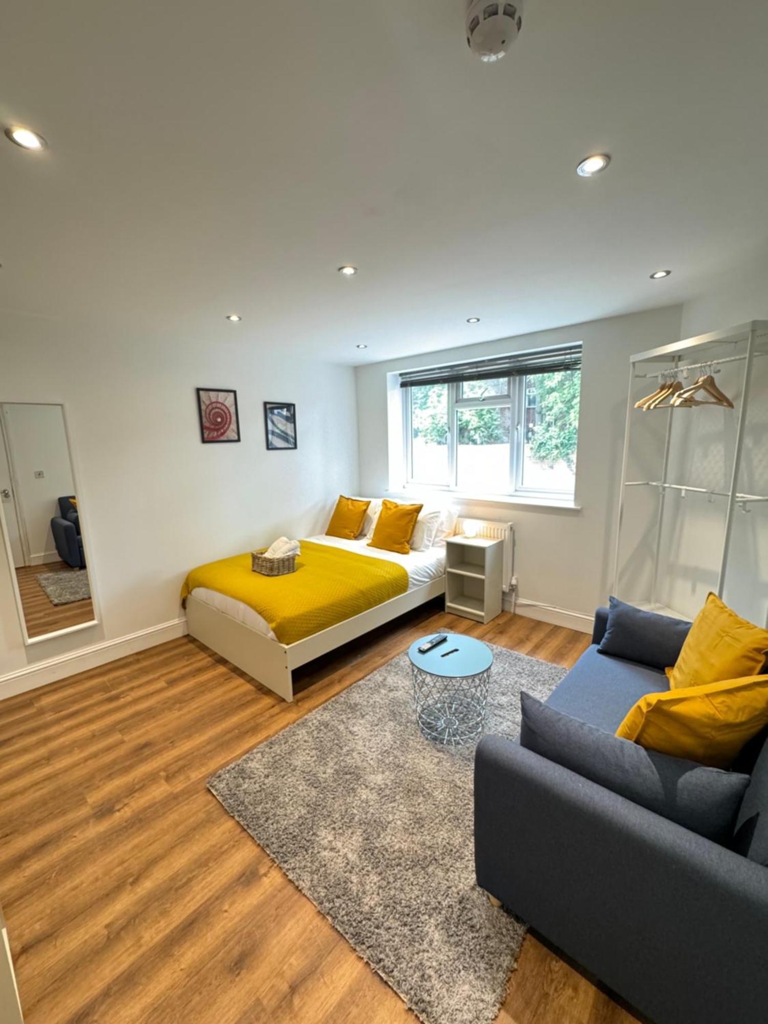 Casa de hóspedes En-suite Bedroom For Up To 4! Sofa Bed - Near Stratford *