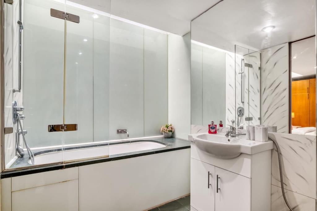 3 Bdr & 2 Bathroom In Bond Street- Central Apartamento *