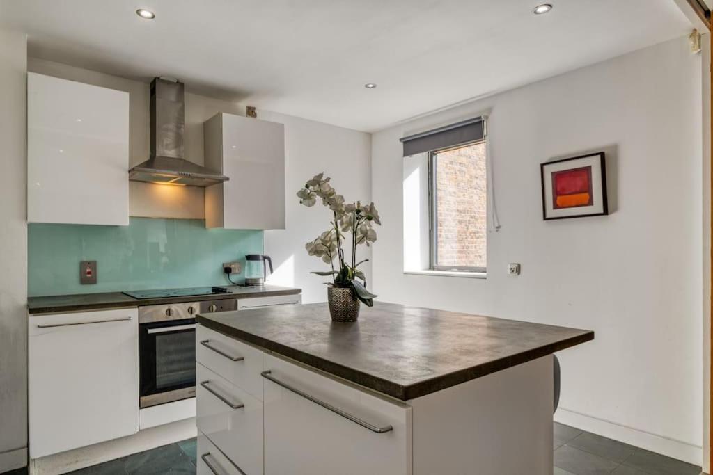 3 Bdr & 2 Bathroom In Bond Street- Central Londres
