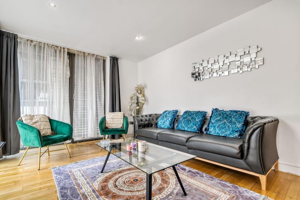 3 Bdr & 2 Bathroom In Bond Street- Central * Londres