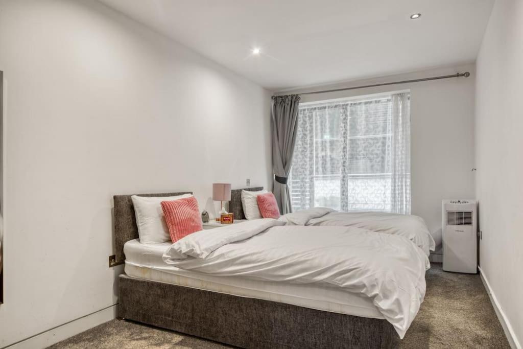 3 Bdr & 2 Bathroom In Bond Street- Central Apartamento