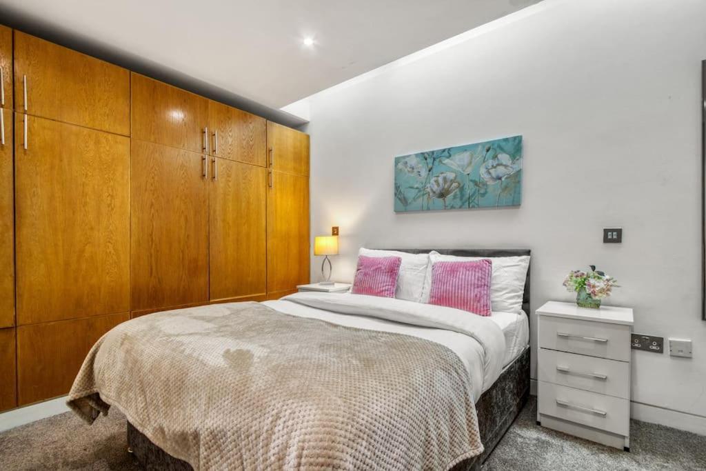 3 Bdr & 2 Bathroom In Bond Street- Central Apartamento