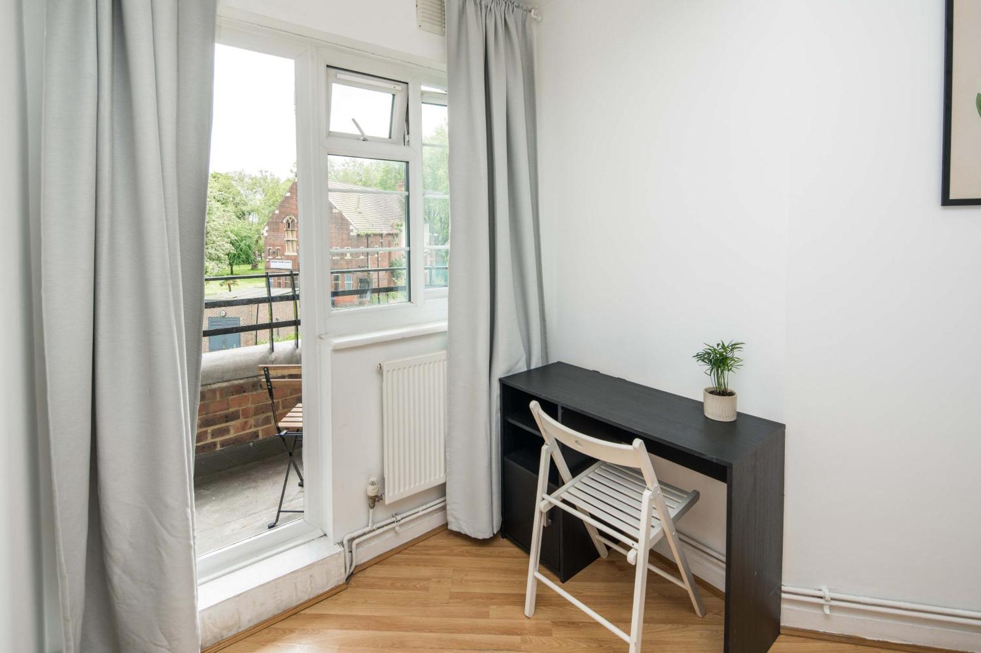 Stylish 2bd Flat With Balcony Near Stepney Apartment