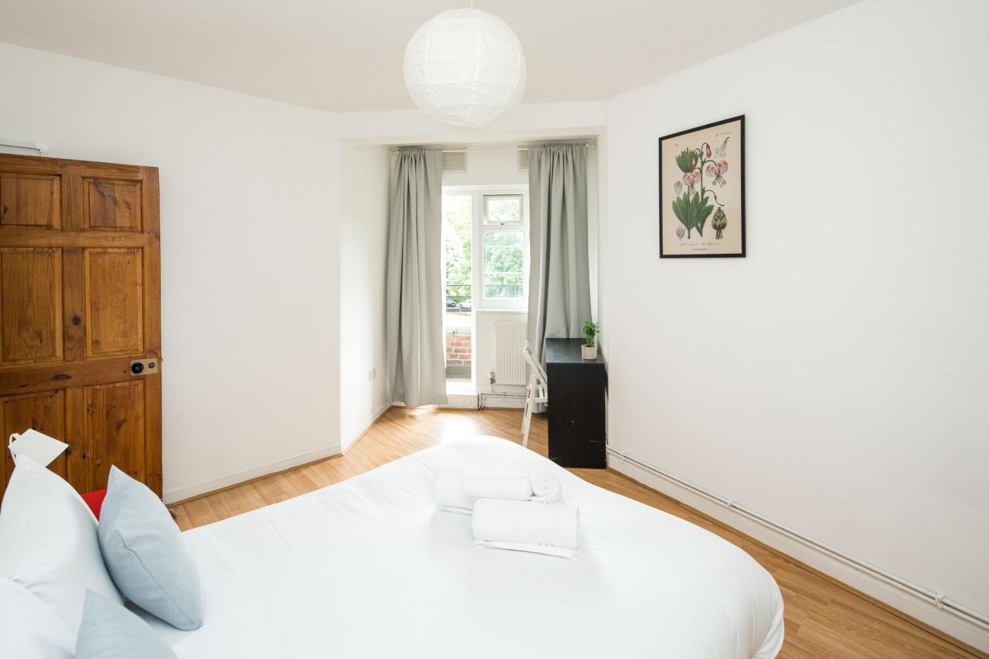 Stylish 2bd Flat With Balcony Near Stepney Apartment *