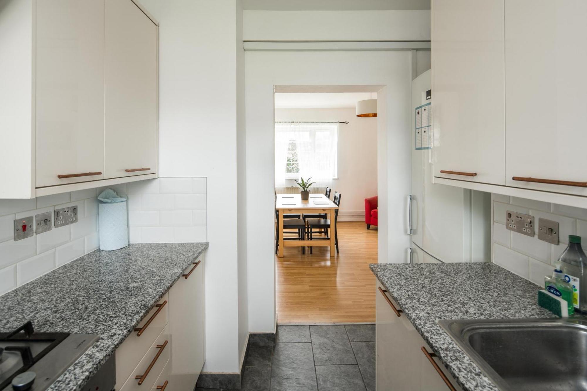 Apartment Stylish 2bd Flat With Balcony Near Stepney *